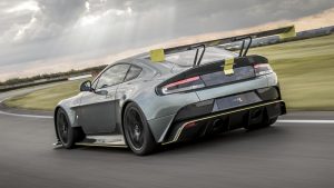 Aston Martin Vantage AMR en la pista