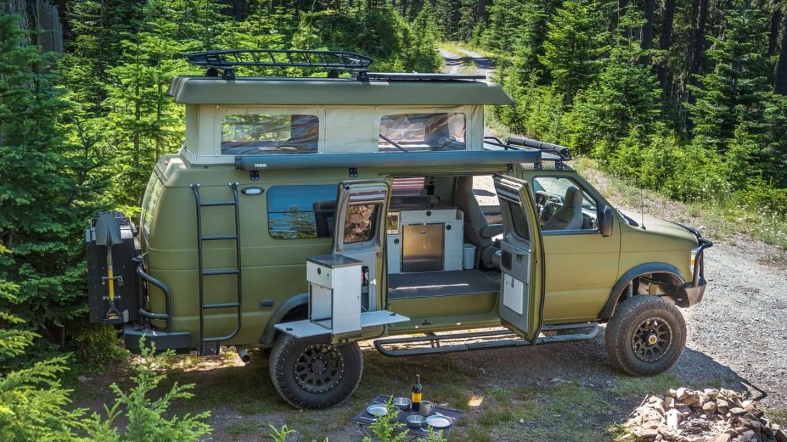 Sportsmobile convierte la clásica serie E de Ford en un camping resistente