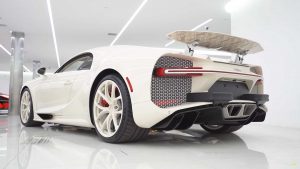 Bugatti Chiron Edición Hermès blanco en showcase